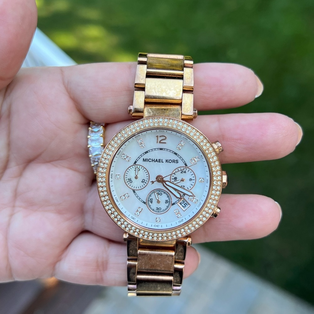 Michael Kors Parker Rose Gold Tone Watch - Picture 5 of 7